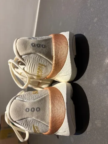 Used Saucony Running Shoes bike — image 4 of 7