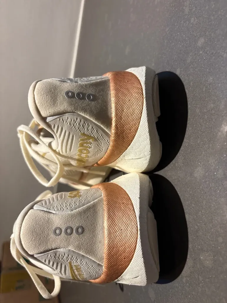 Used Saucony Running Shoes bike — image 4 of 7