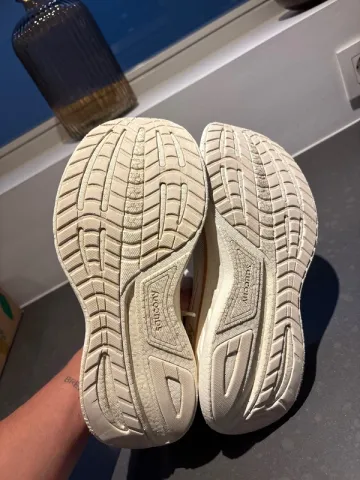Used Saucony Running Shoes bike — image 6 of 7