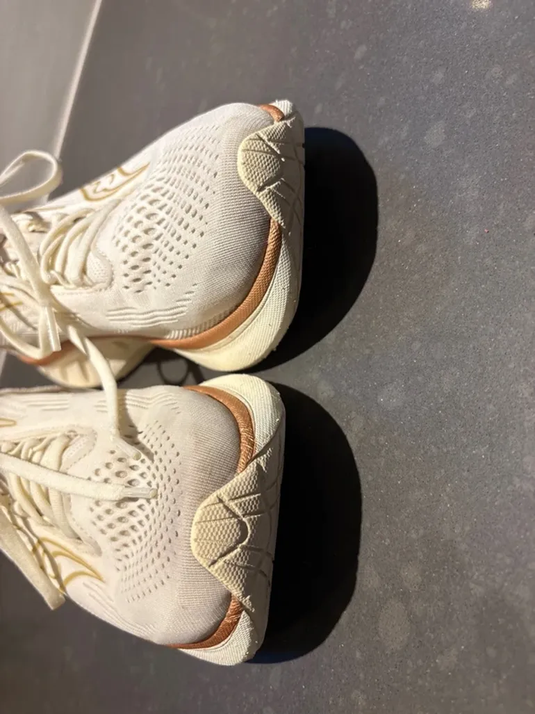 Used Saucony Running Shoes bike — image 5 of 7