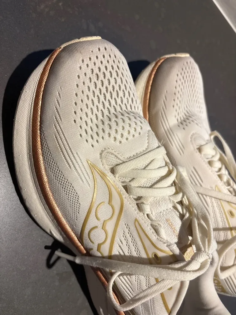 Used Saucony Running Shoes bike — image 3 of 7