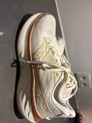 Used Saucony Running Shoes bike — image 2 of 7