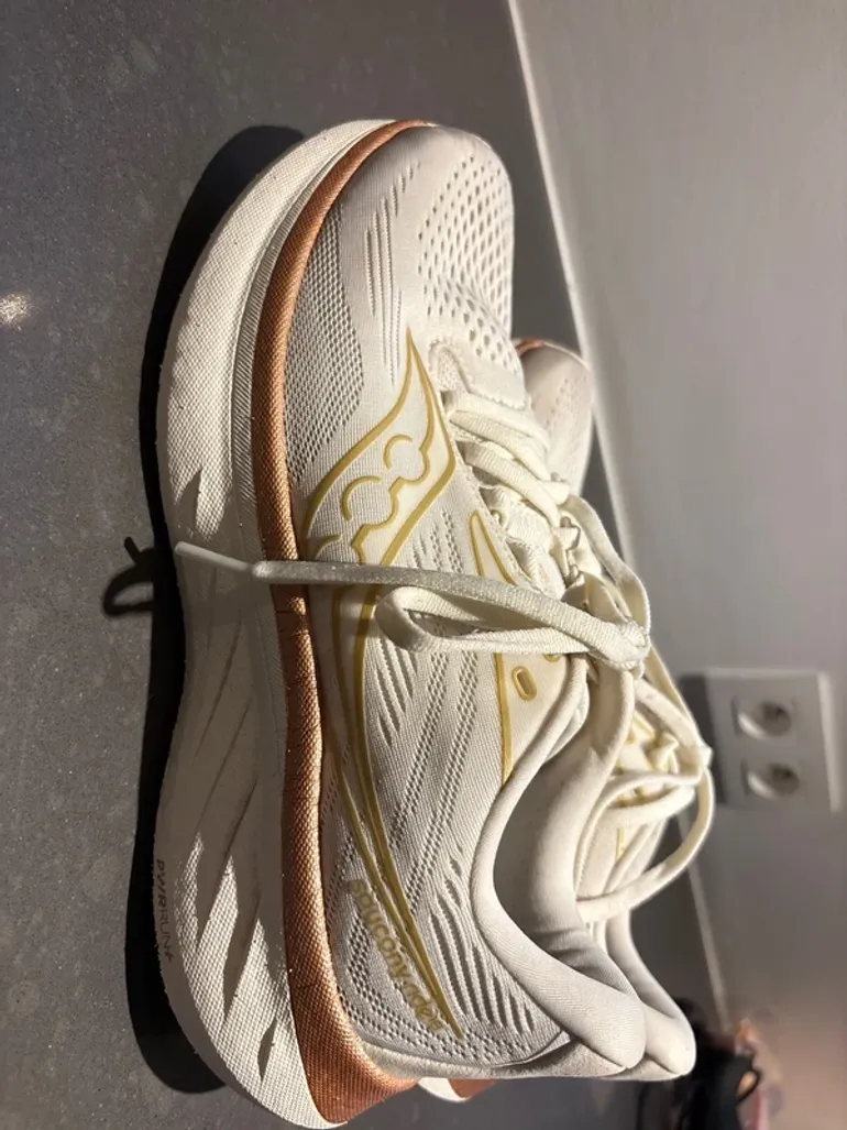Used Saucony Running Shoes bike — image 2 of 7