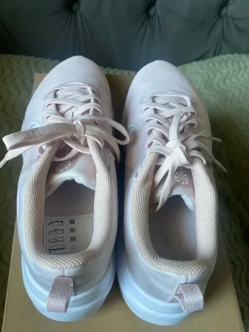 Used Nike Laufschuhe Damen Größe 39 bike — image 4 of 6