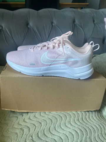 Used Nike Laufschuhe Damen Größe 39 bike — image 1 of 6