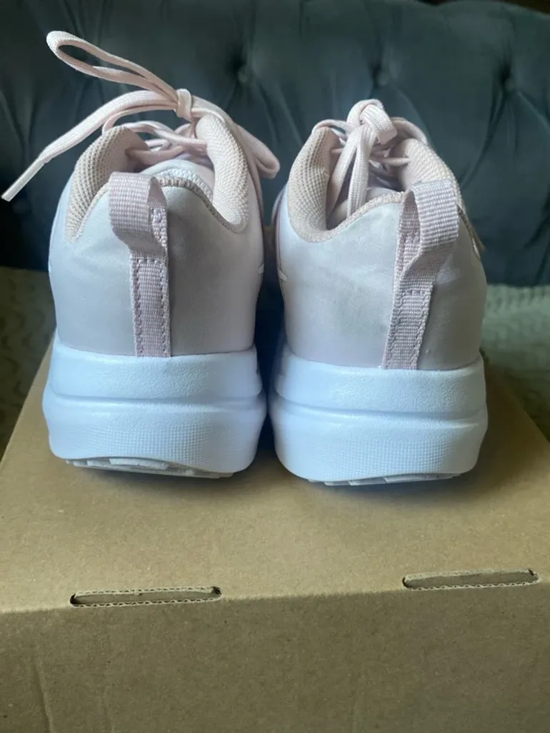 Used Nike Laufschuhe Damen Größe 39 bike — image 3 of 6