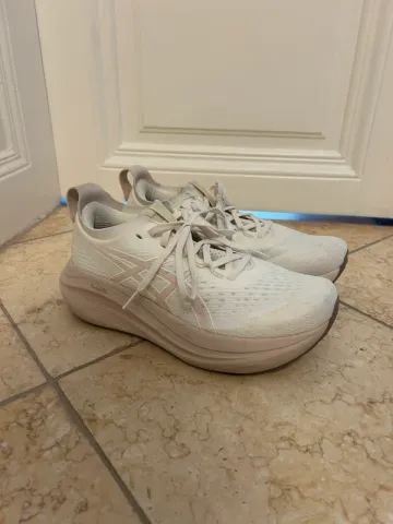 Used Asics Gel Nimbus 27 bike — image 1 of 6