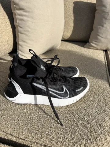 Used Ideal Free Run Flyknit bike — image 2 of 8