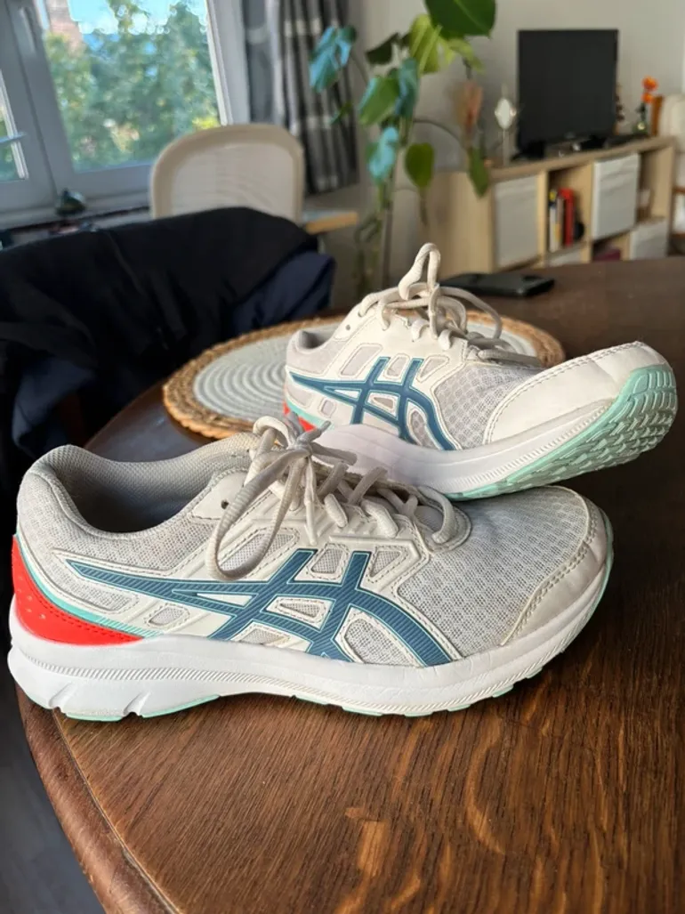 Used Asics Baskets bike — image 2 of 2