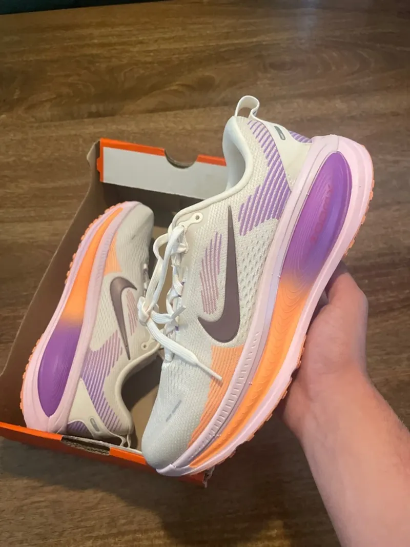 Used Nike Vomero 18 Running Shoes