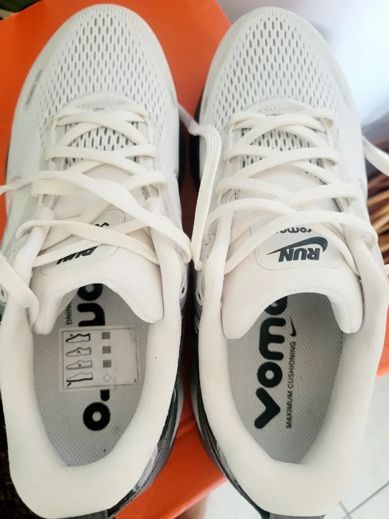 Used Nike Vomero 18 SE bike — image 2 of 7