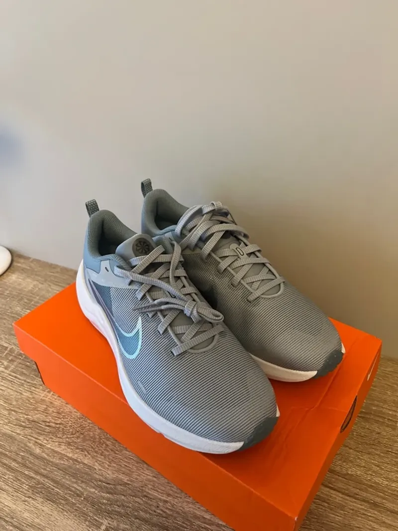Used Nike Chaussures Running Shoes