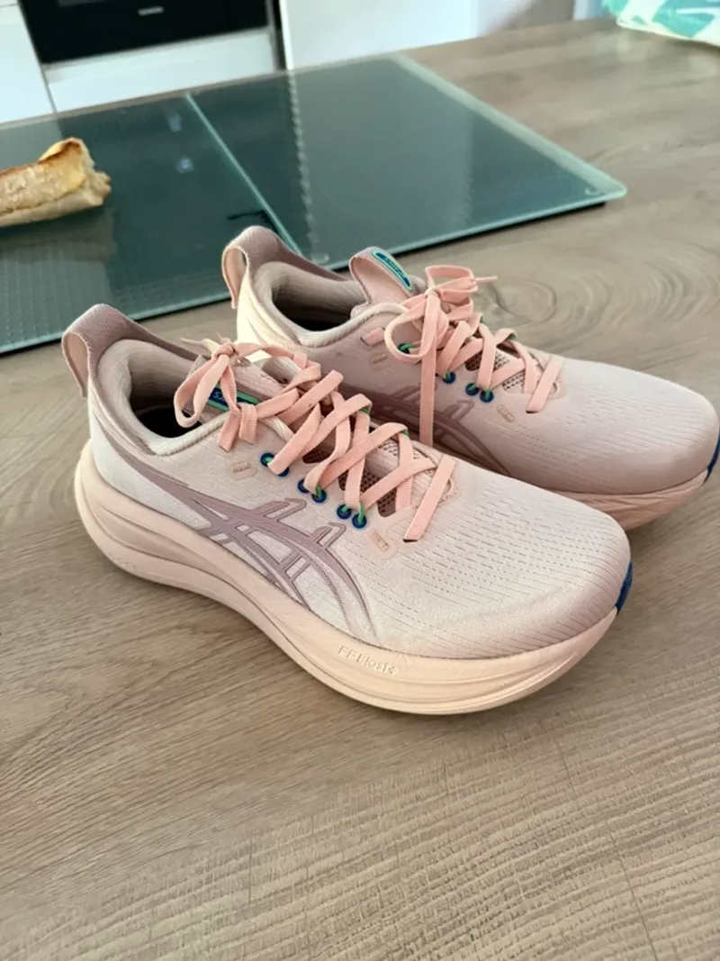 Used Asics NIMBUS 28 Running Shoes