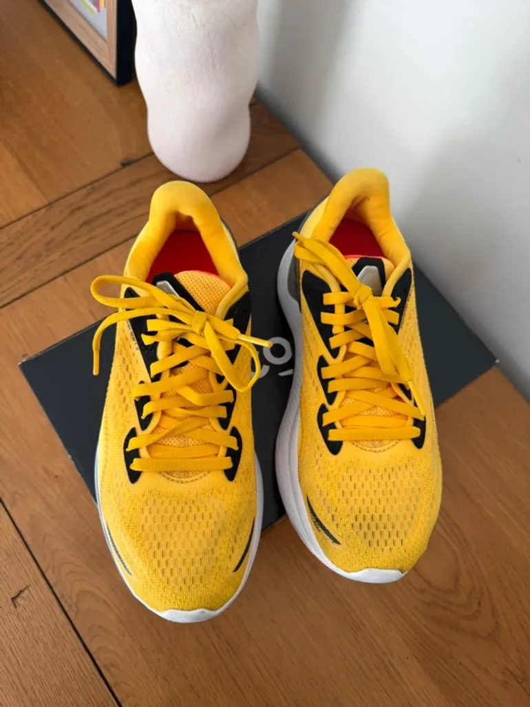 Used Saucony Endorphin Shift 2 bike — image 3 of 8