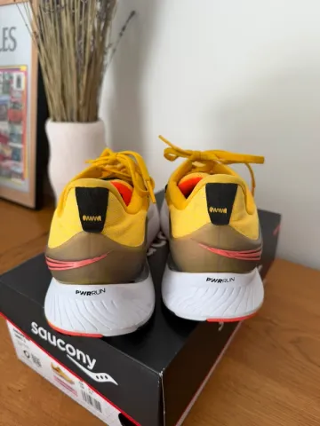 Used Saucony Endorphin Shift 2 bike — image 6 of 8