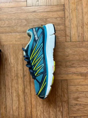 Salomon Hiking Shoes bike d'occasion — image 5 sur 12