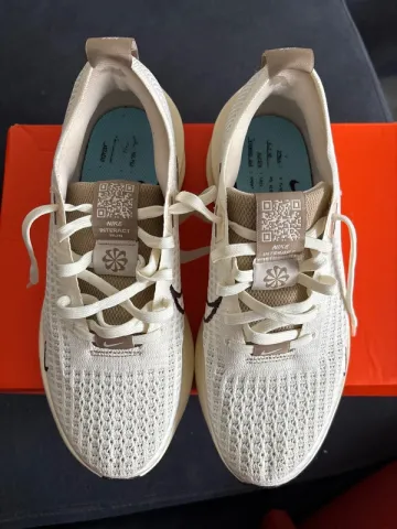 Nike Running Shoes bike d'occasion — image 4 sur 4