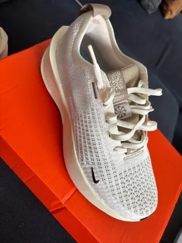 Nike Running Shoes bike d'occasion — image 2 sur 4