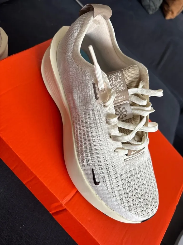 Nike Running Shoes bike d'occasion — image 2 sur 4