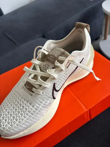Nike Running Shoes bike d'occasion — image 3 sur 4