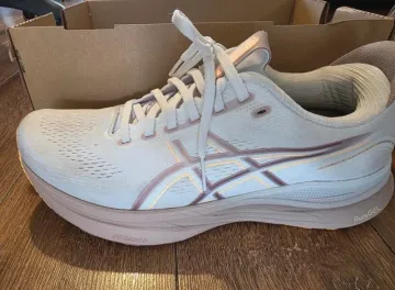Used Premium Gel-Kayano 32 bike — image 1 of 3
