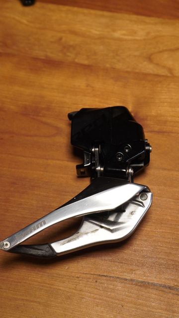 Brugt Sram Red AXS E1 Front Derailleur 2024 bike — billede 1 af 4