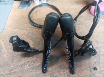 Sram Force Levers and Calipers 2022 bike usato — immagine 1 di 5
