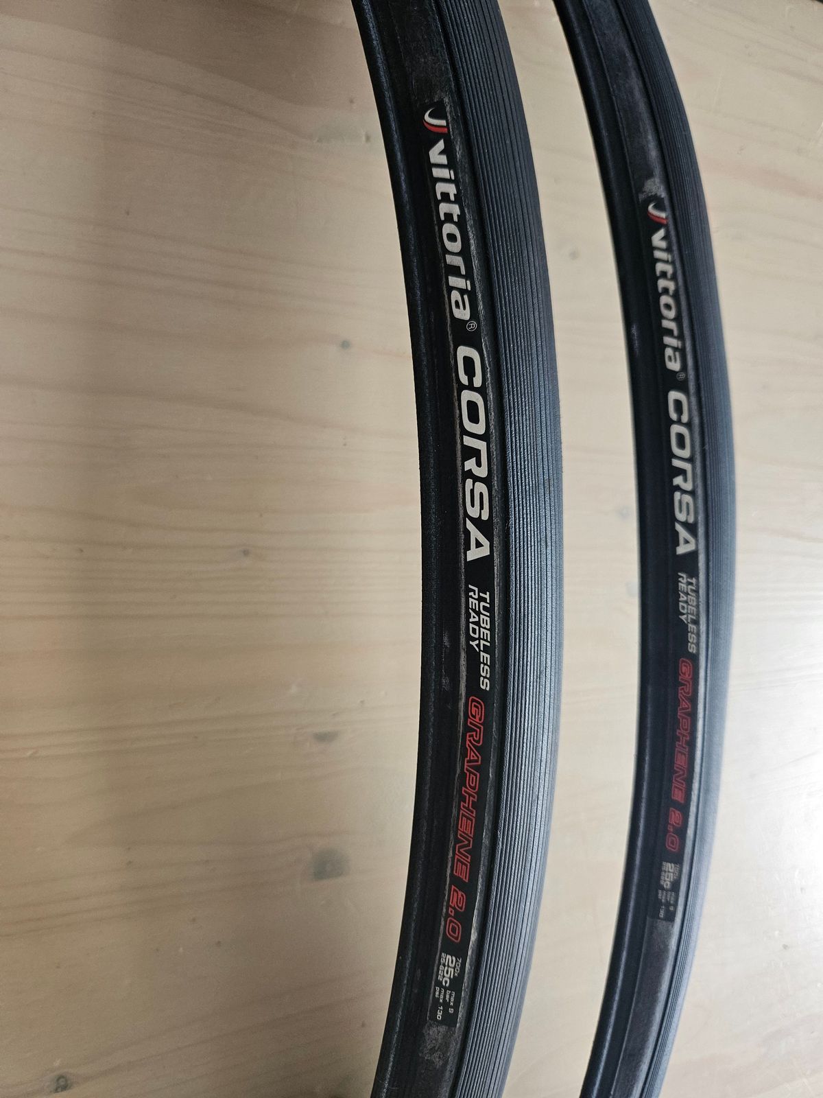 chez moon】Vittoria CORSA GRAPHENE 2. Vittoria Corsa tyre goes