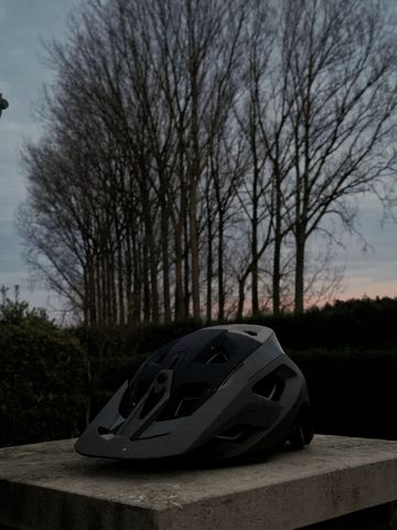 Used Fox Racing Speedframe RS Helmet 2025 bike — image 4 of 4