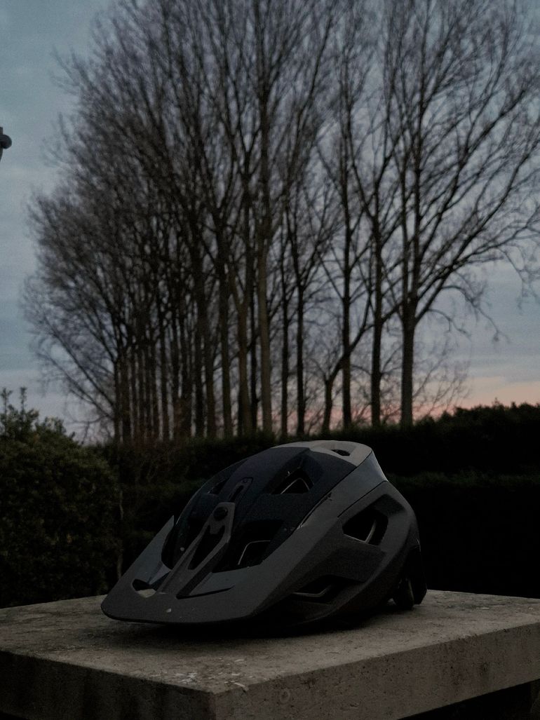 Used Fox Racing Speedframe RS Helmet 2025 bike — image 4 of 4