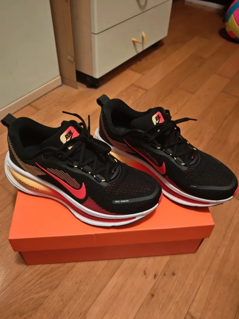 Used Nike Vomero 18 Running Shoes