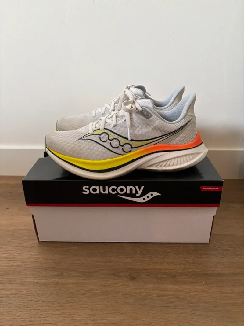 Used Saucony Speed 5 Running Shoes