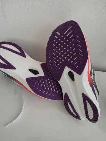 Gebrauchtes New Balance FuelCell Propel v4 bike — Bild 1 von 3