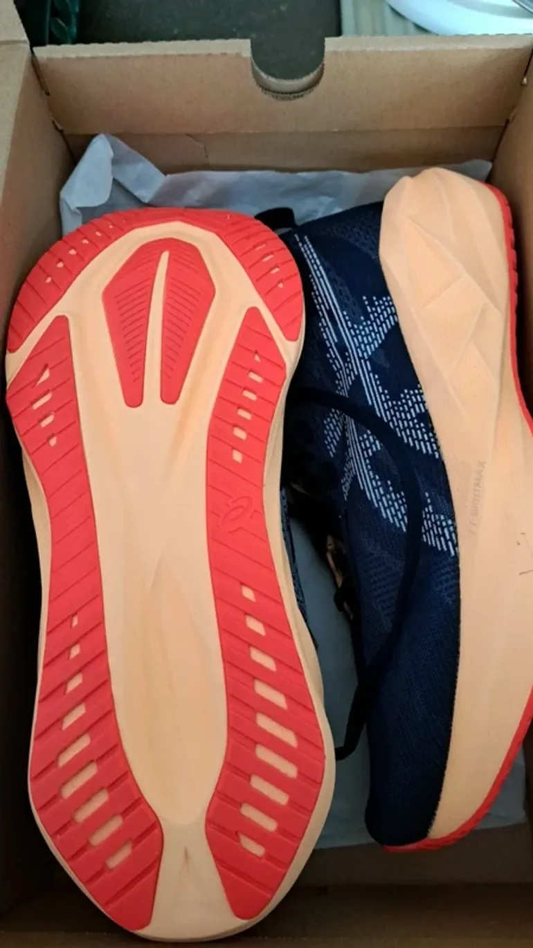 Gebrauchtes Asics Novablast 5 bike — Bild 3 von 3