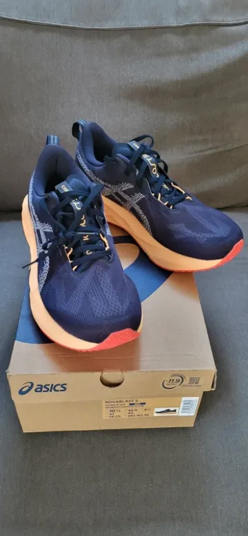 Gebrauchtes Asics Novablast 5 bike — Bild 1 von 3