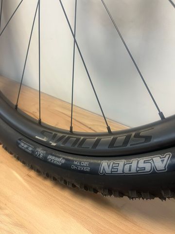 Tweedehands Syncros Silverton CF 2 Carbon Wheelset 2026 bike — afbeelding 2 van 7