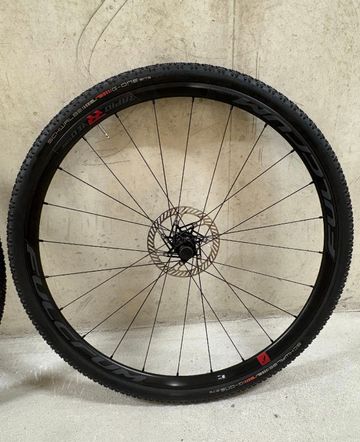 Tweedehands Fulcrum Rapid Red 5 Disc bike — afbeelding 3 van 4