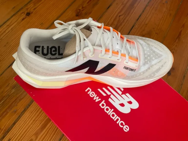 Käytetty New Balance Fuelcell Elite V4 bike — kuva 2 / 7
