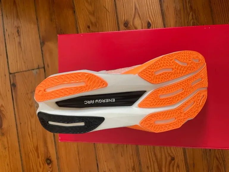 Käytetty New Balance Fuelcell Elite V4 bike — kuva 4 / 7
