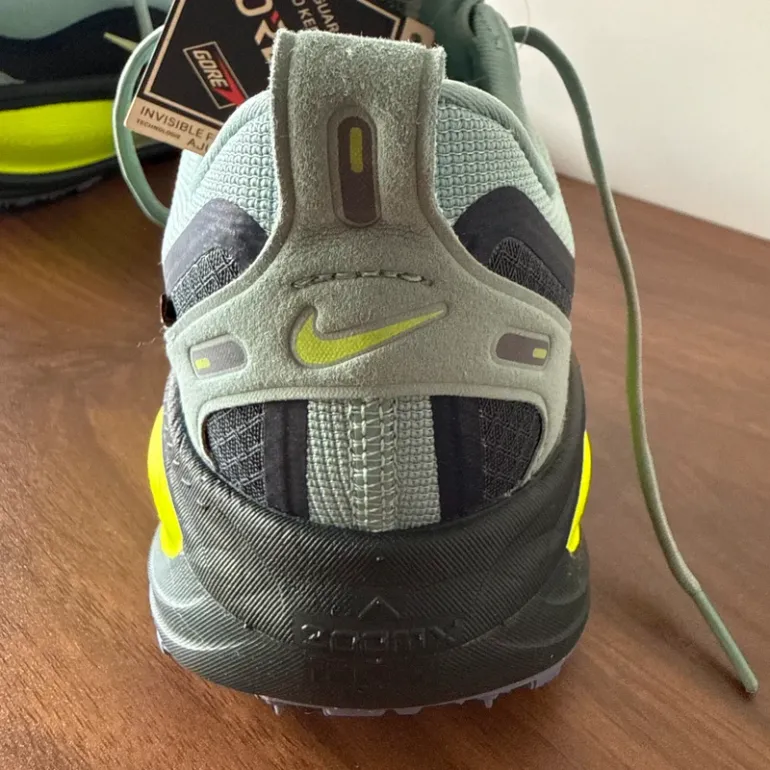 Käytetty Nike Vomero 18 GTX bike — kuva 12 / 15