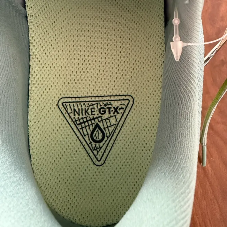 Käytetty Nike Vomero 18 GTX bike — kuva 4 / 15