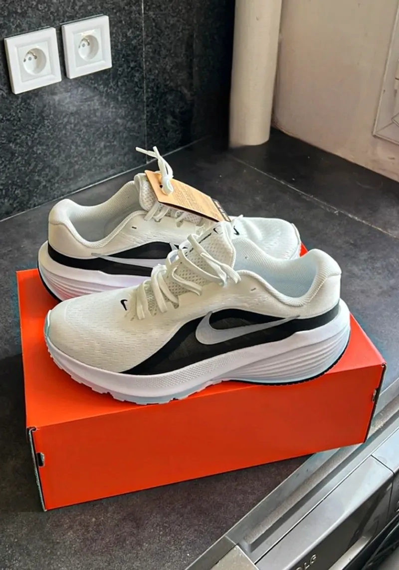 Käytetty Nike Downshifter 14 Running Shoes