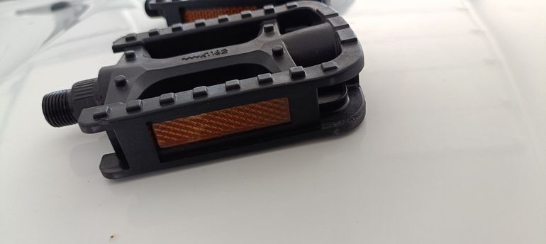 Used hf MTB Pedals 2024 bike — image 2 of 4