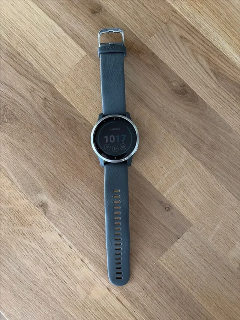 Used Garmin vivoactive 4 Electronics