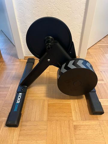 Wahoo KICKR CORE 2024 bike usato — immagine 2 di 2