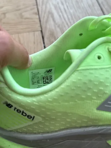 New Balance Fuel Cell Rebel bike usato — immagine 3 di 3