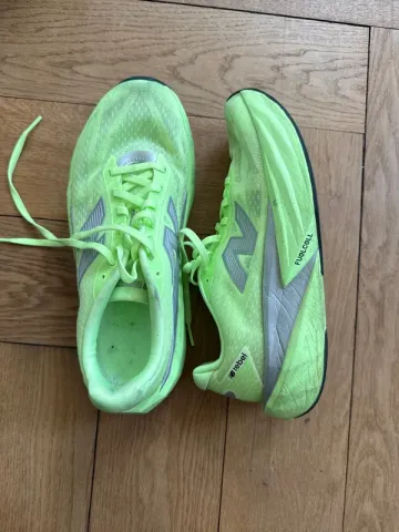 New Balance Fuel Cell Rebel bike usato — immagine 1 di 3