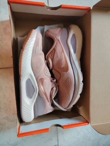 Nike Running Shoes bike usato — immagine 1 di 5