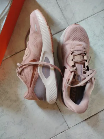 Nike Running Shoes bike usato — immagine 3 di 5