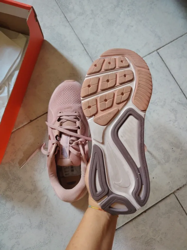 Nike Running Shoes bike usato — immagine 4 di 5